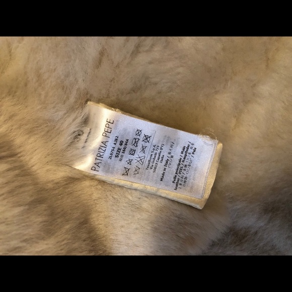 Partizia Pepe beige nude shearling coat size 40 - Picture 6 of 7